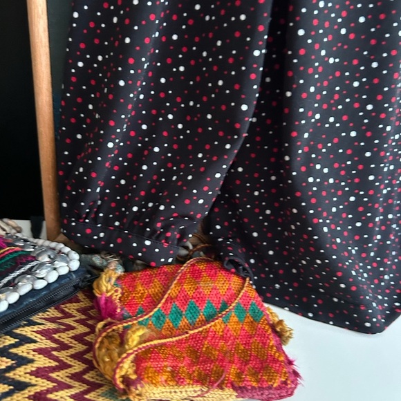 Liz Claiborne Women’s Size Medium Black White Dotted Keyhole Pullover Blouse - Picture 4 of 14